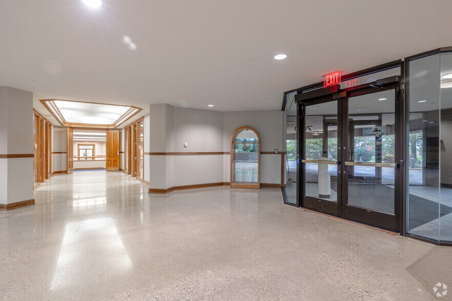 More Photos Of 700 & 734 S Waverly Rd, Holland Office For Sale