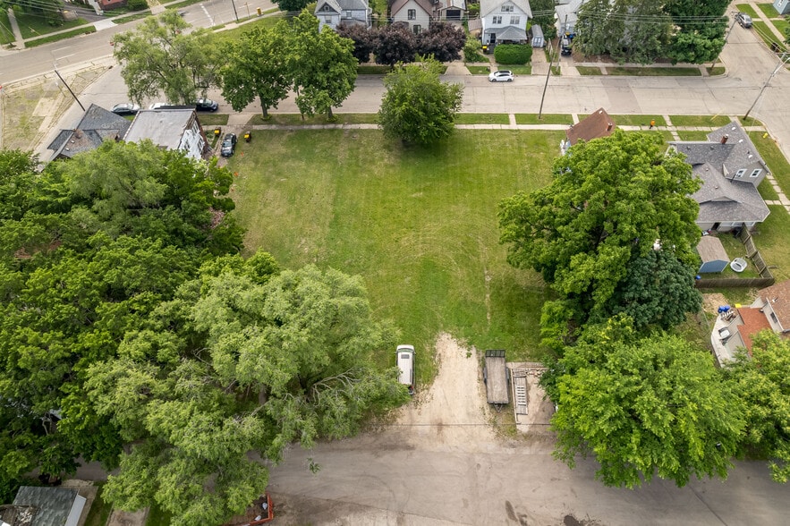 More Photos Of 415 N 3rd St, Rockford Light Distribution For Lease