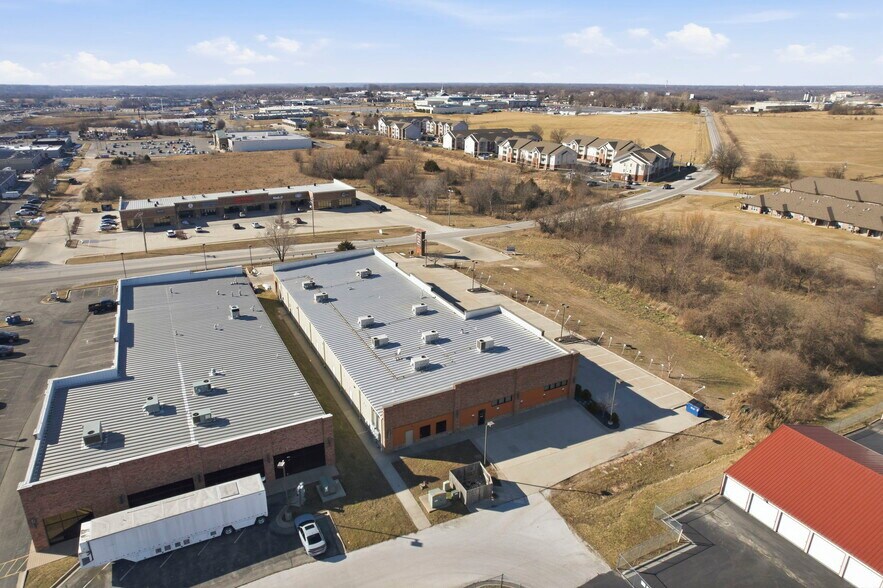 More Photos Of 5540-5550 N Farmer Branch Rd, Ozark General Retail For Sale