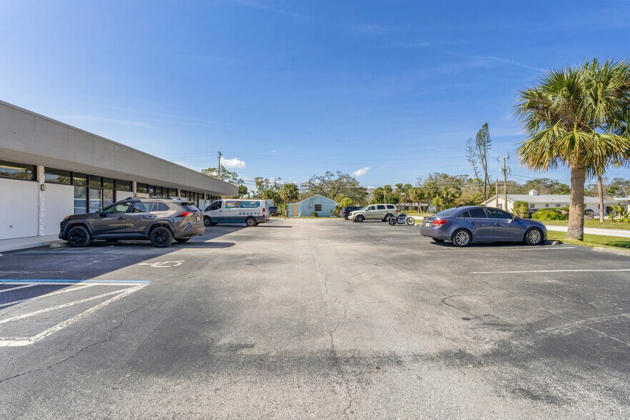 More Photos Of 2345 14th Ave, Vero Beach Medical For Sale