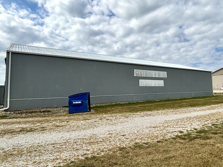More Photos Of 825 New York Dr, Vandalia Storefront Retail Office For Sale