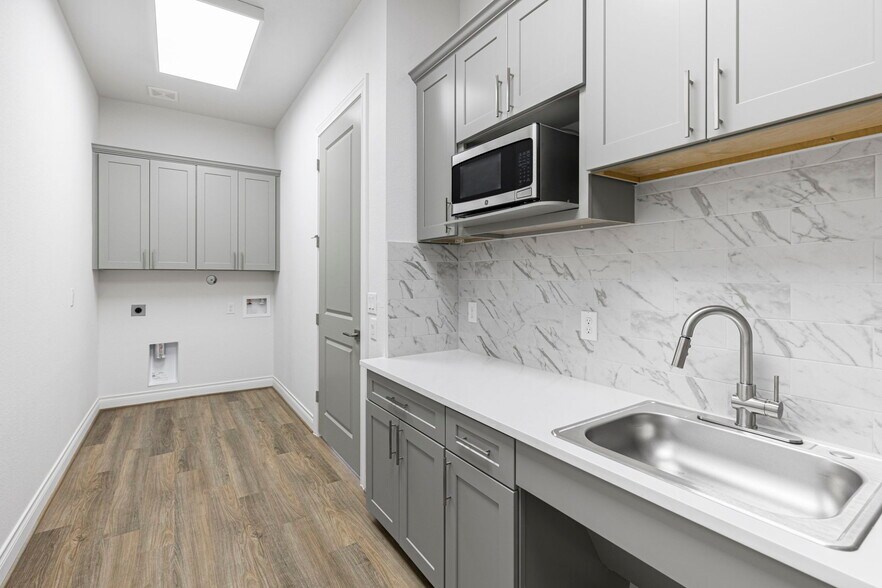 More Photos Of 7630 Dowdell Rd, Spring Unknown For Lease