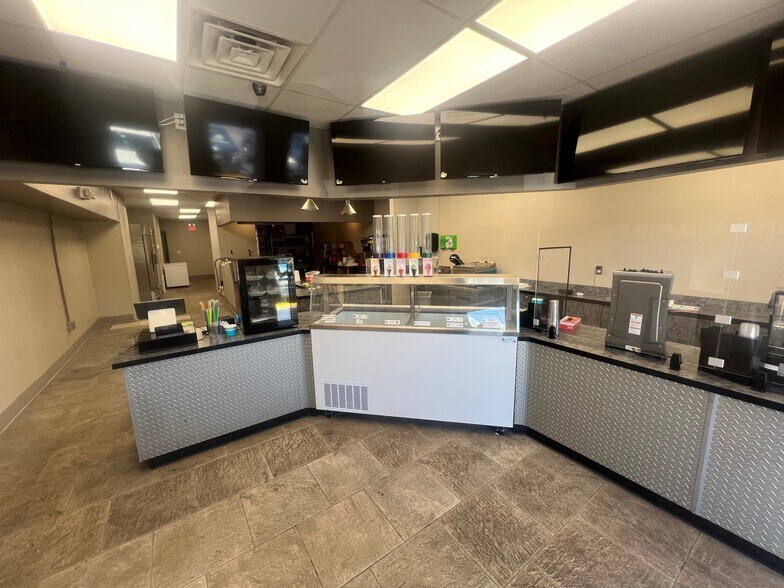 More Photos Of 1708-1718 Naamans Rd, Wilmington Storefront Retail Residential For Lease