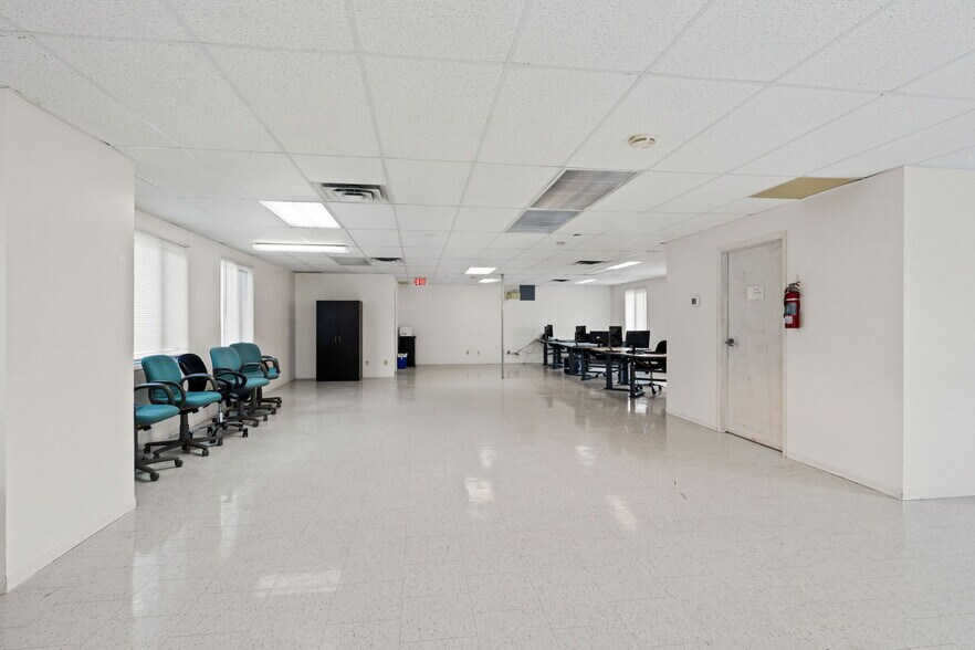 More Photos Of 457 Main St E, Winchester Medical For Sale