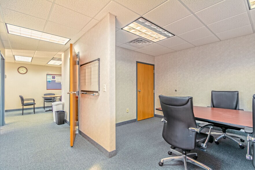 More Photos Of 400 Bayonet St, New London Medical For Lease