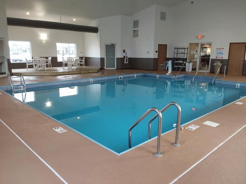 More Photos Of 425 Timberland Dr, Story City Hotel For Sale
