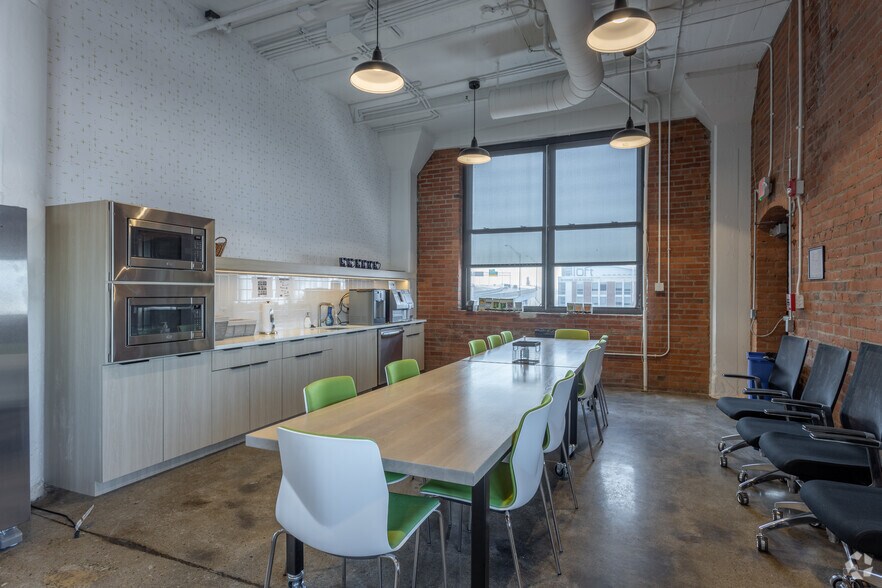 More Photos Of 1138 W 9th St, Cleveland Office For Lease