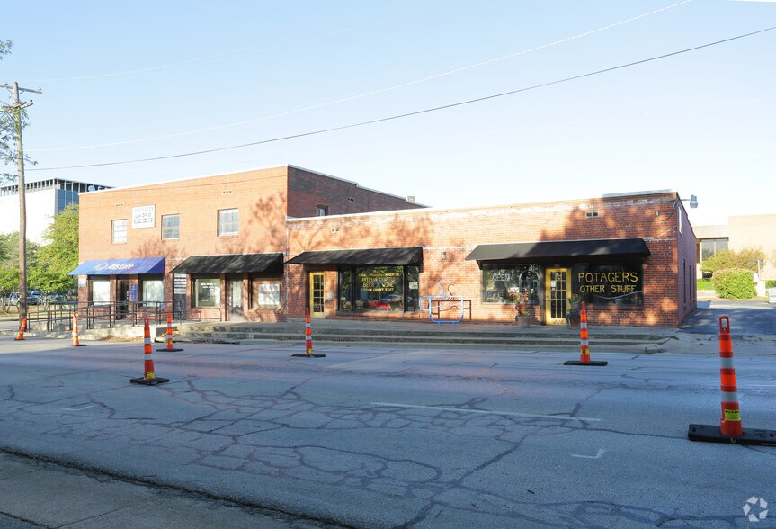 More Photos Of 208 S Mesquite St, Arlington Office For Lease