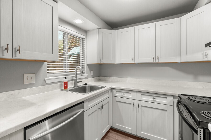 More Photos Of 430 Metzler St, Molalla Apartments For Sale