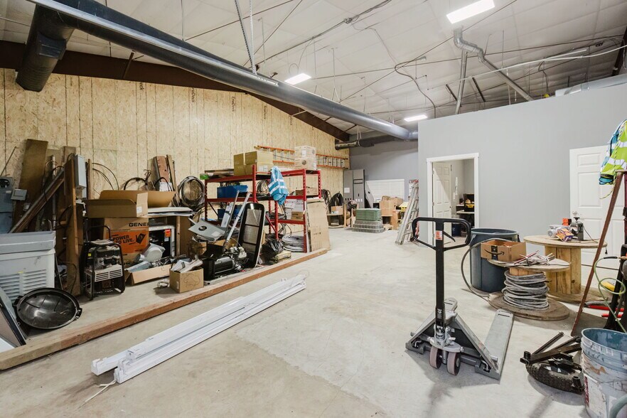 More Photos Of 1415 Lumsden Rd, Port Orchard Warehouse For Sale