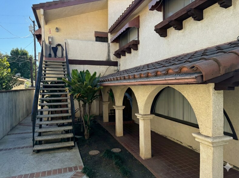 More Photos Of 246 E Hullett St, Long Beach Apartments For Sale
