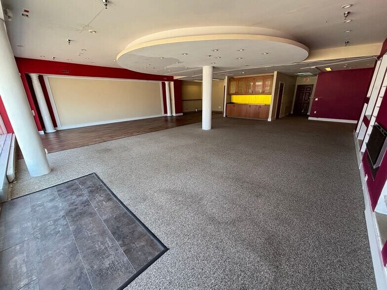 More Photos Of 202 Dixie Way N, South Bend Freestanding For Sale