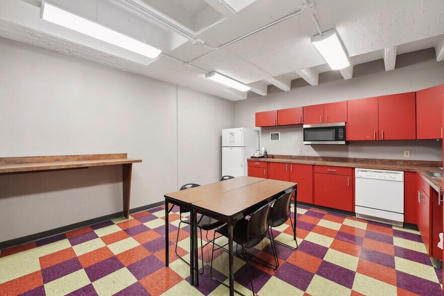More Photos Of 2200 E Franklin Ave, Minneapolis Office For Lease