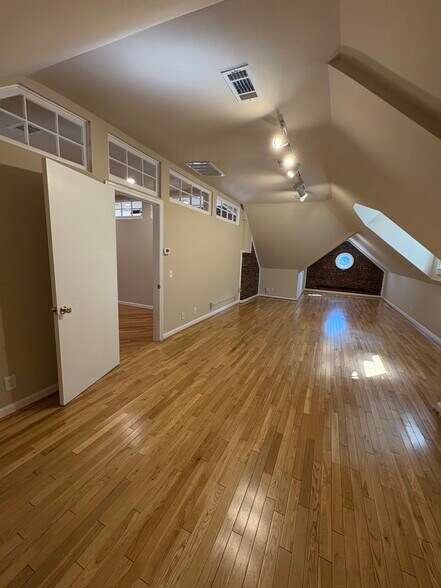More Photos Of 143 4th Ave N, Franklin Loft Creative Space For Lease