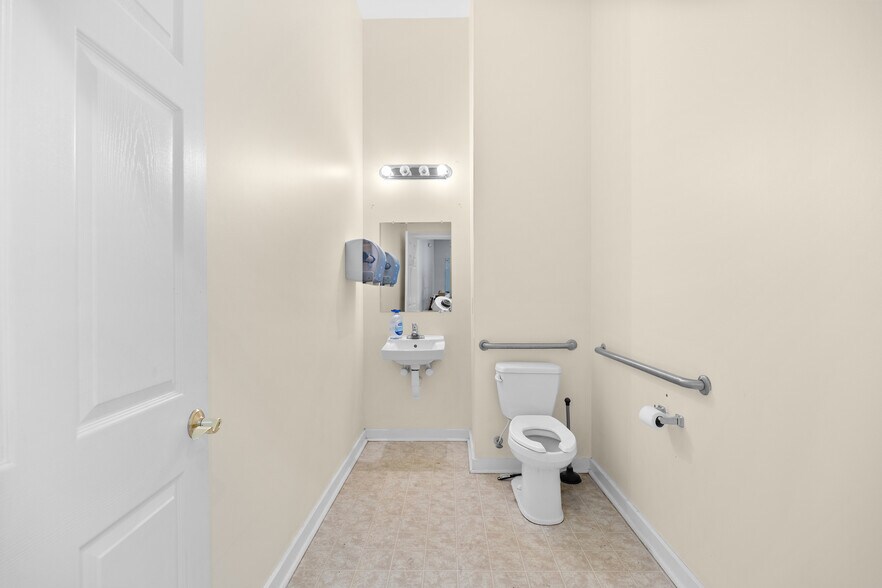 More Photos Of 11871 Plaza Dr, Murrells Inlet Office For Lease