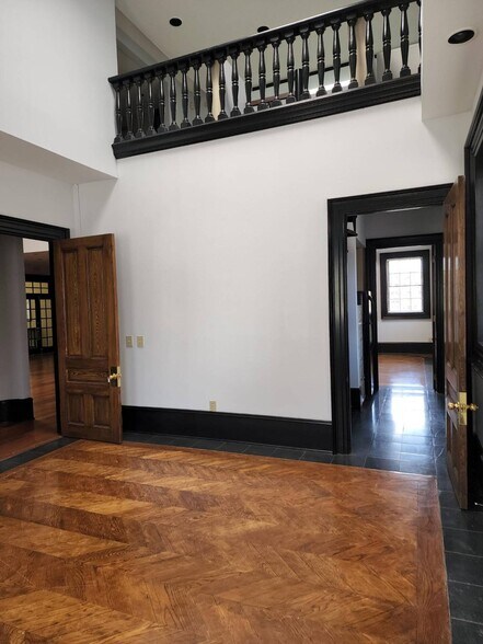 More Photos Of 3155 Roswell Rd NE, Atlanta Office For Sale