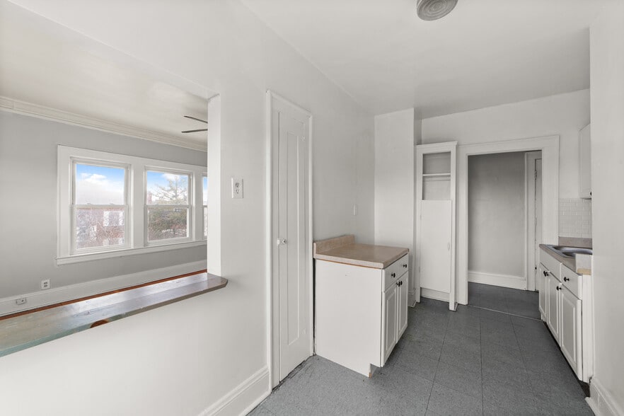More Photos Of 1690 Eddington Rd, Cleveland Heights Apartments For Sale