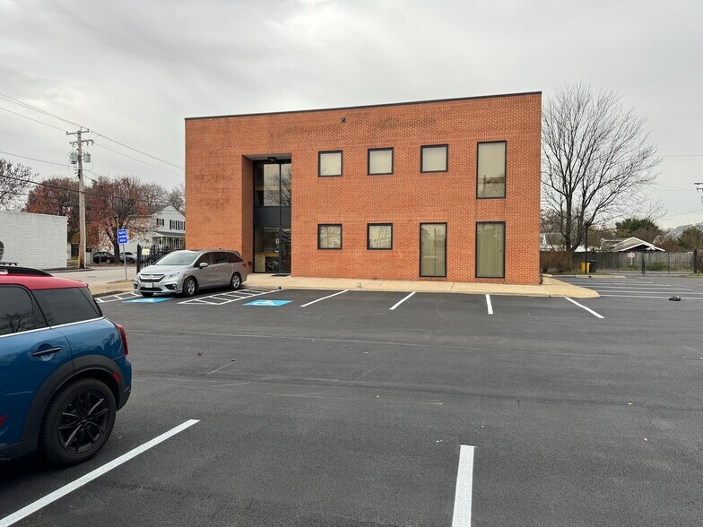 More Photos Of 14 NW Wellham Ave, Glen Burnie Office For Lease
