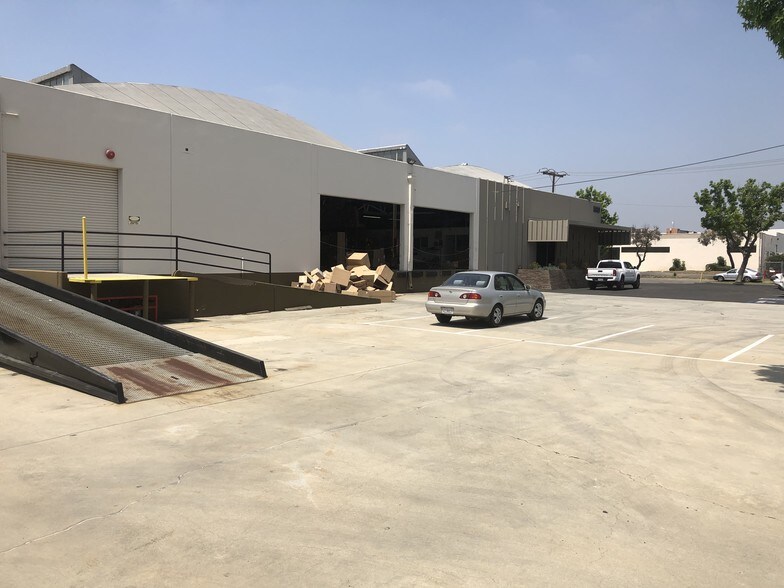 Primary Photo Of 5900-5922 Triumph St, Commerce Warehouse For Lease