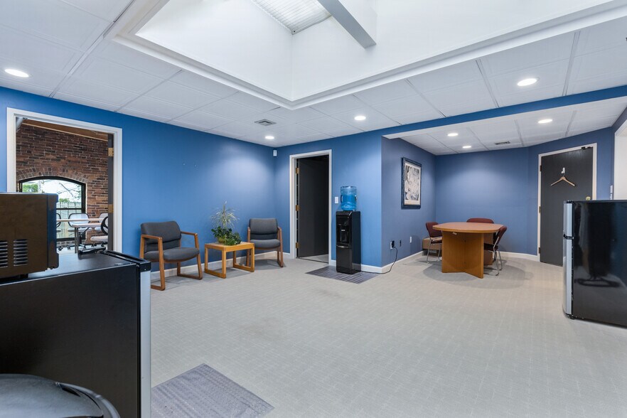 More Photos Of 1 Harris St, Newburyport Medical For Lease