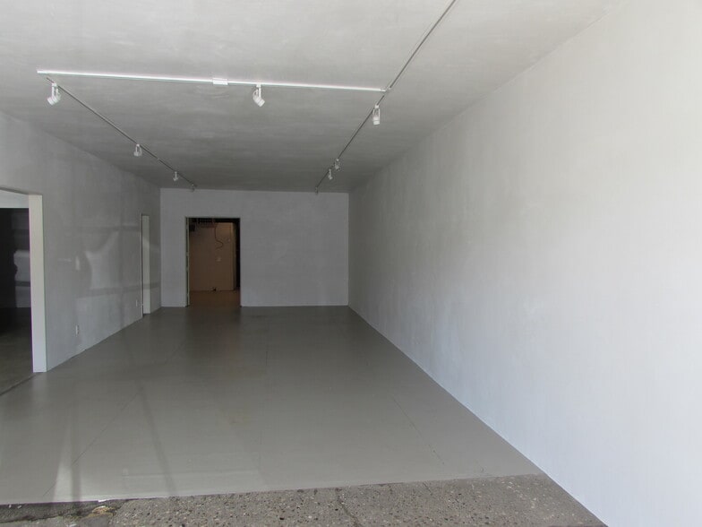 More Photos Of 13750 Center St, Carmel Valley General Retail For Lease