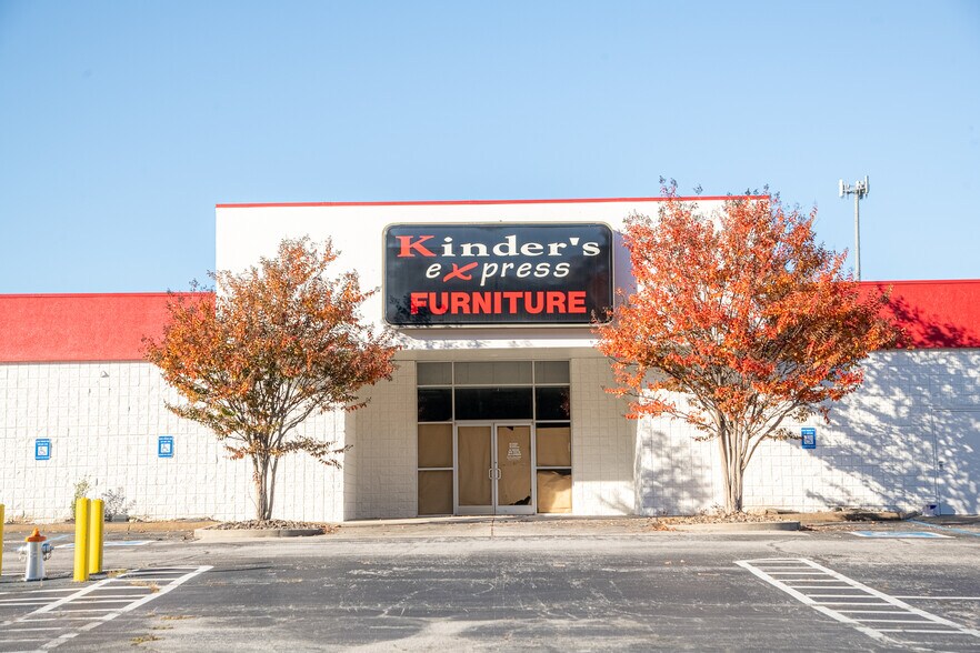 More Photos Of 400 Direct Connection Dr, Rossville Freestanding For Lease