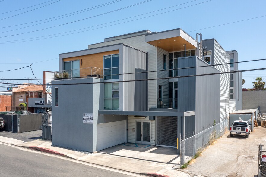 Primary Photo Of 2332 Cotner Ave, Los Angeles Loft Creative Space For Lease