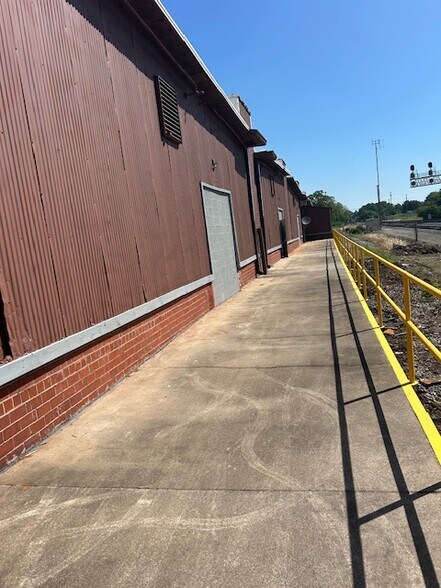 More Photos Of 1007 Lexington Ave, Salisbury Manufacturing For Sale