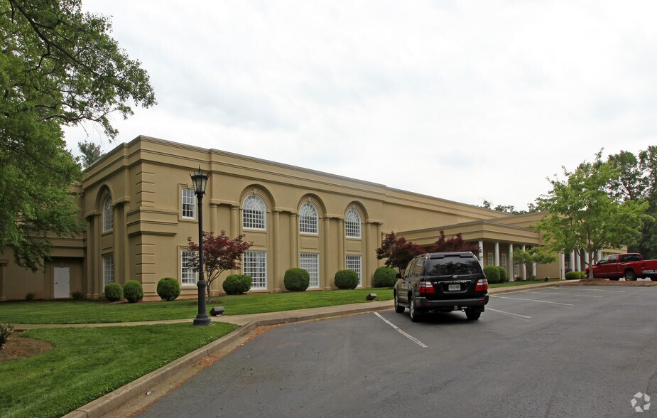 More Photos Of 333 S Pine St, Spartanburg Office For Lease