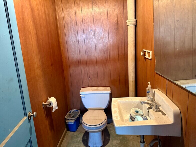 More Photos Of 400 Center St, Marysville Service For Sale