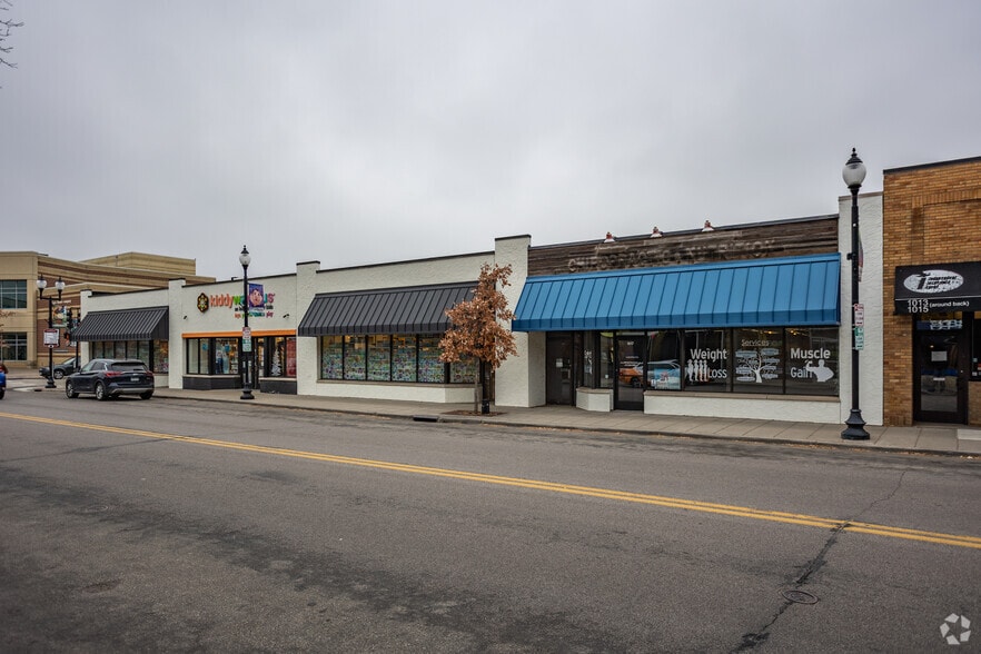 More Photos Of 1017-1023 Mainstreet, Hopkins Storefront For Lease