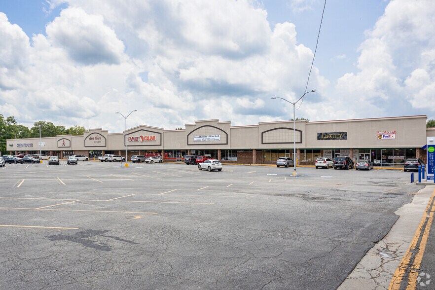 More Photos Of 832-856 College St, Eastman General Retail For Sale