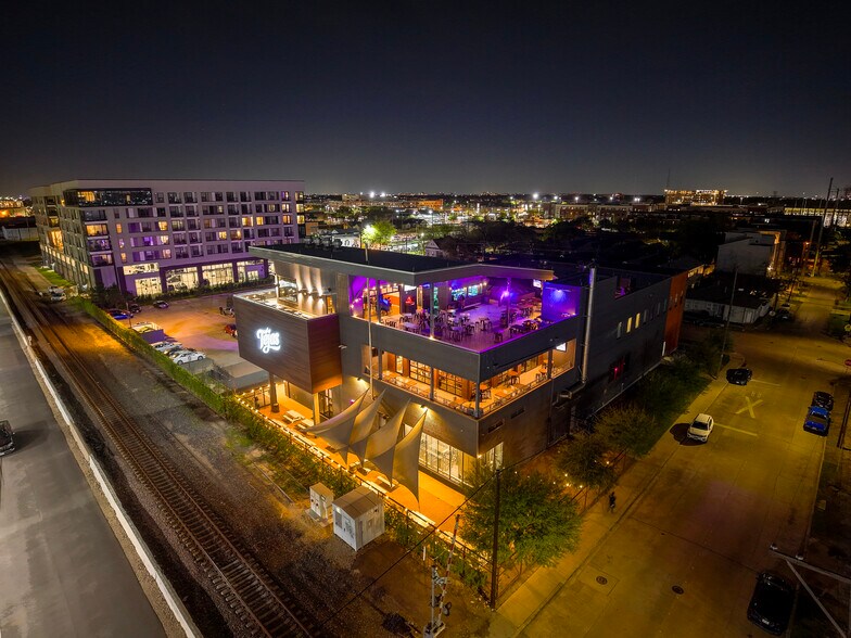 More Photos Of 2101 Summer St, Houston Freestanding For Lease