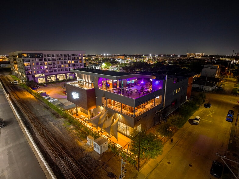 More Photos Of 2101 Summer St, Houston Freestanding For Lease