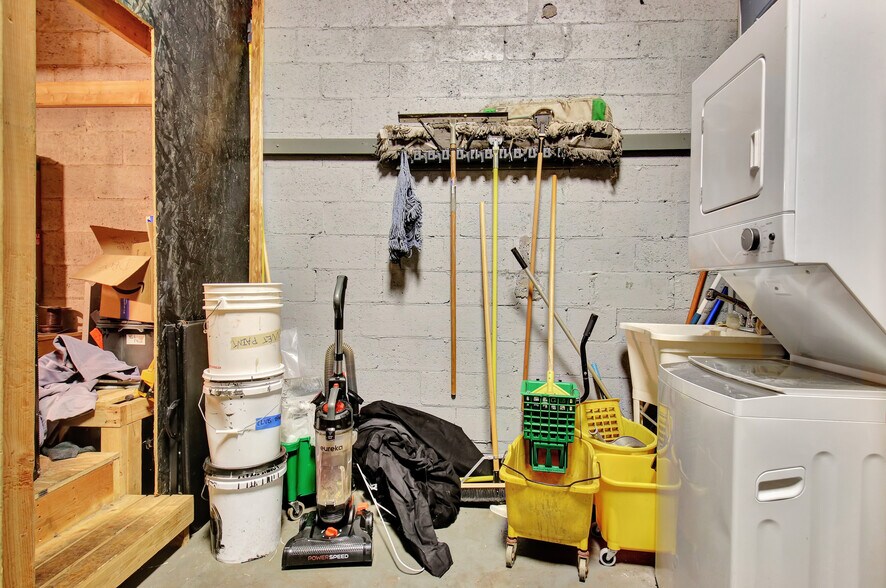 More Photos Of 7716 N Main St, Jonesboro Freestanding For Sale