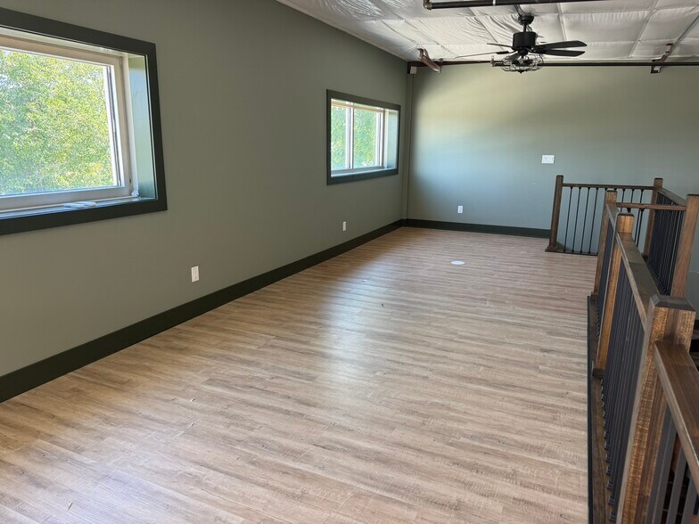 More Photos Of 5820 NW Beaver Dr, Johnston Flex For Lease