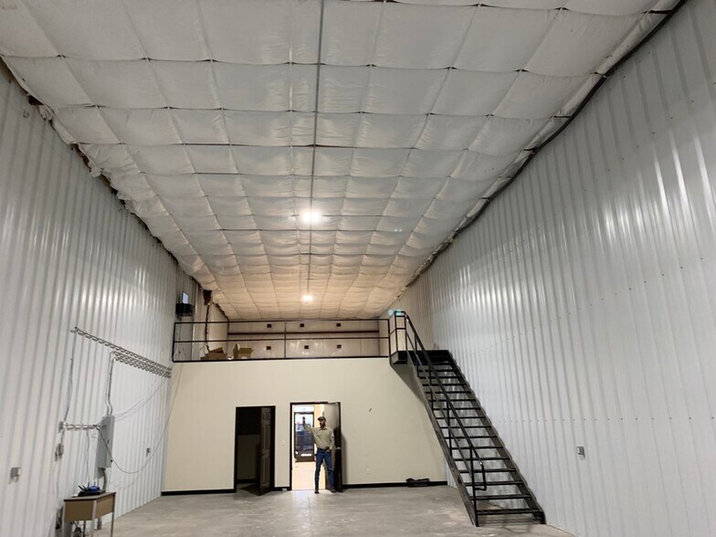 More Photos Of 3107 Antelope Trail, Midland Light Distribution For Lease