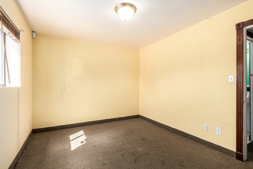 More Photos Of 545 E University Dr, Mesa Office For Sale