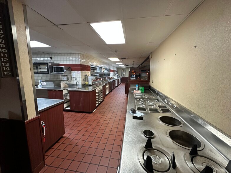 More Photos Of 2010 Overland Ave, Billings Restaurant For Sale