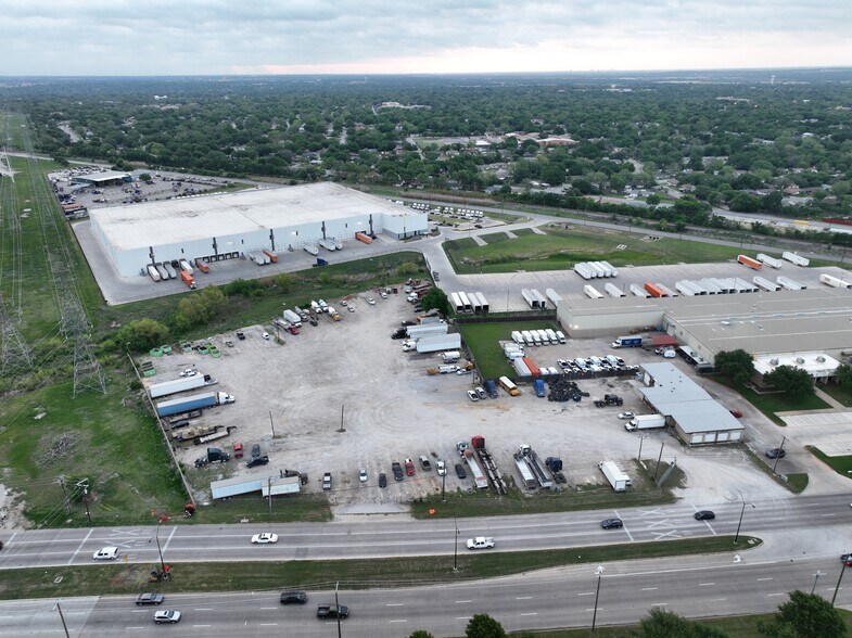 More Photos Of 3900 N Beach St, Haltom City Warehouse For Sale