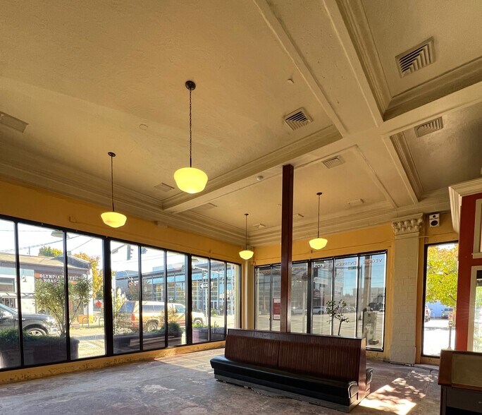 More Photos Of 520 4th Ave E, Olympia Restaurant For Sale