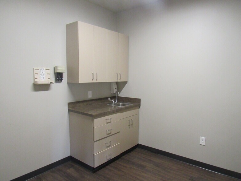 More Photos Of 595 W FM 120, Pottsboro Office For Lease