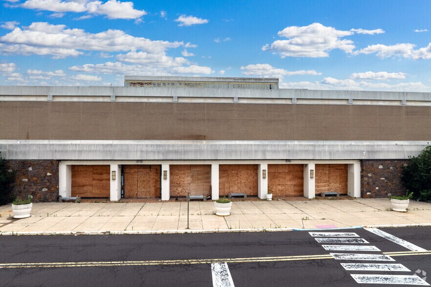 More Photos Of 100 Neshaminy Mall, Bensalem Department Store For Sale