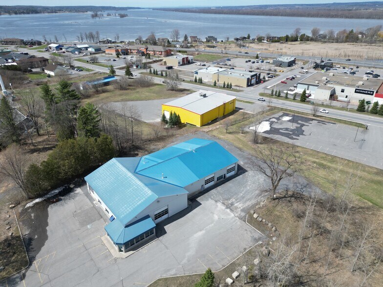 More Photos Of 2724 Laurier St, Clarence-Rockland Service For Sale