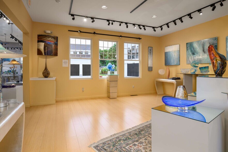 More Photos Of 307 Main St, Ogunquit Storefront For Sale