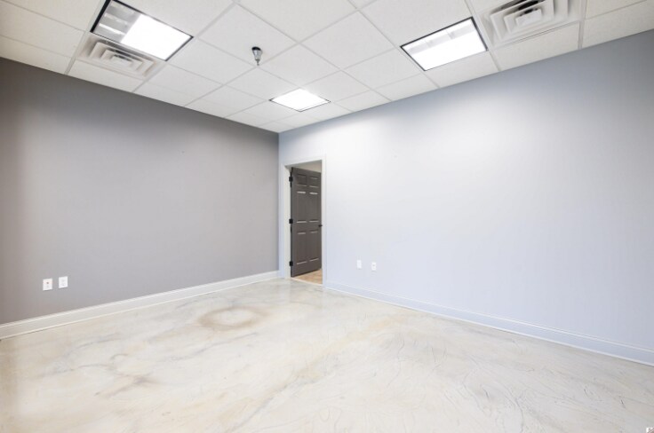 More Photos Of 303 N 13th St, Paducah Light Distribution For Lease