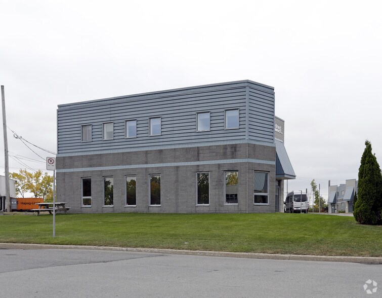 More Photos Of 1652-1662 Pl de Lierre, Laval Flex For Sale