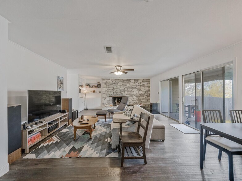 More Photos Of 2326 Hartford Rd, Austin Apartments For Sale