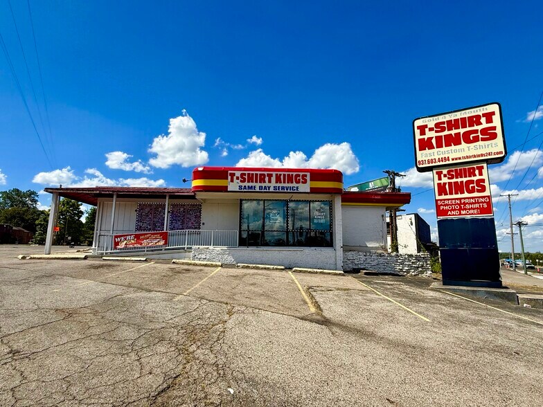Primary Photo Of 4301 N Main St, Dayton Restaurant For Lease