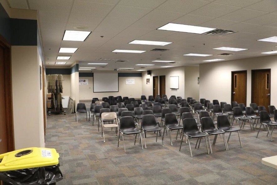 More Photos Of 2300 Brown Ave, Waseca Manufacturing For Sale